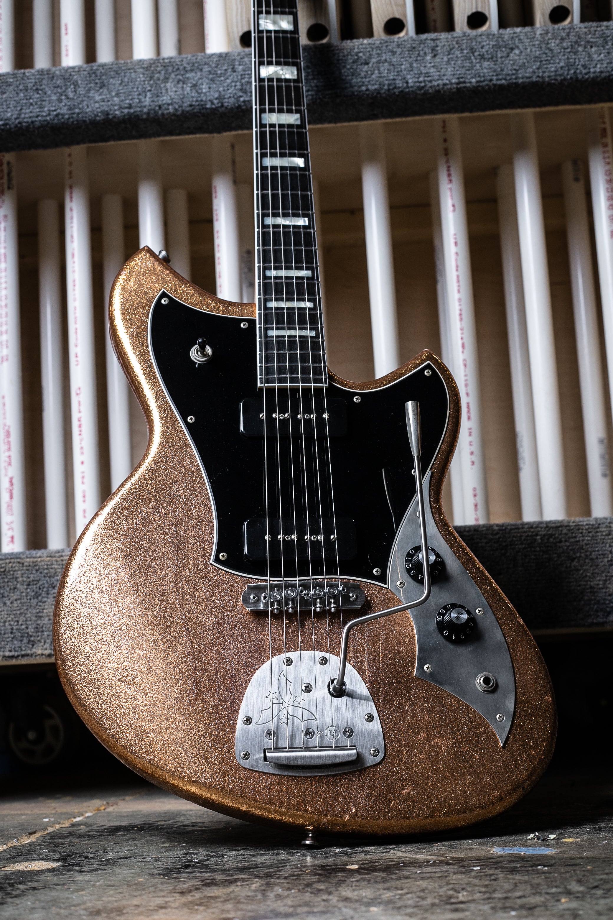 Novo Serus J in Copper Sparkle – Novo Guitars