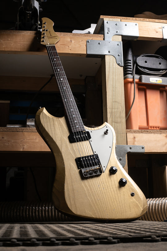 Novo Voltur V2 in Shoreline Gold – Novo Guitars