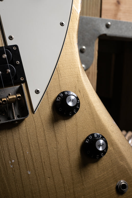 Novo Voltur V2 in Shoreline Gold – Novo Guitars