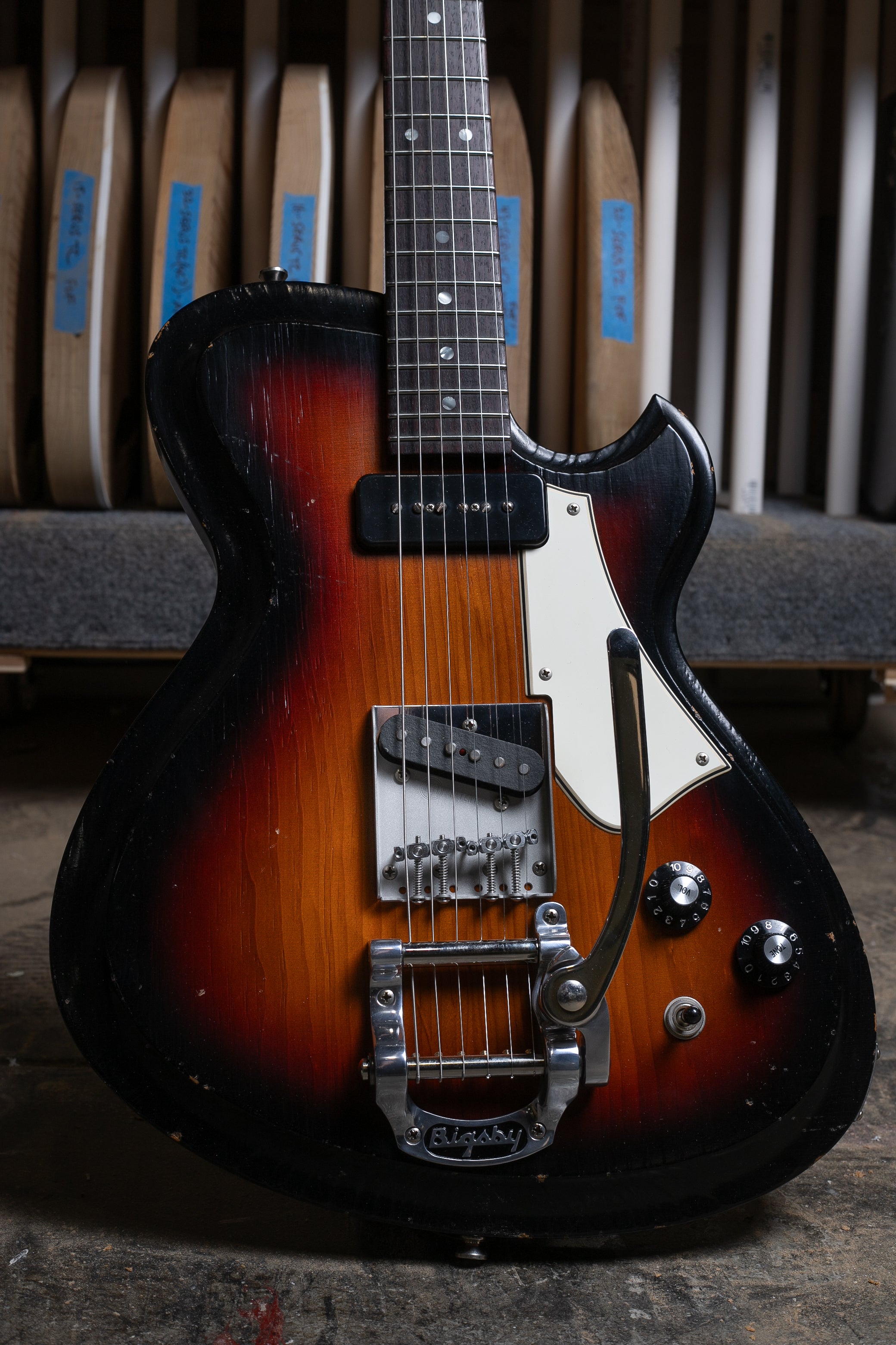 Novo Solus F2 LTD in 3-Tone Burst – Novo Guitars