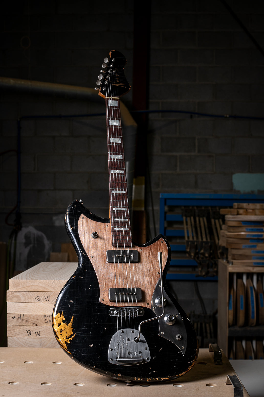 Novo Serus J in Bull Black over Aztec Gold