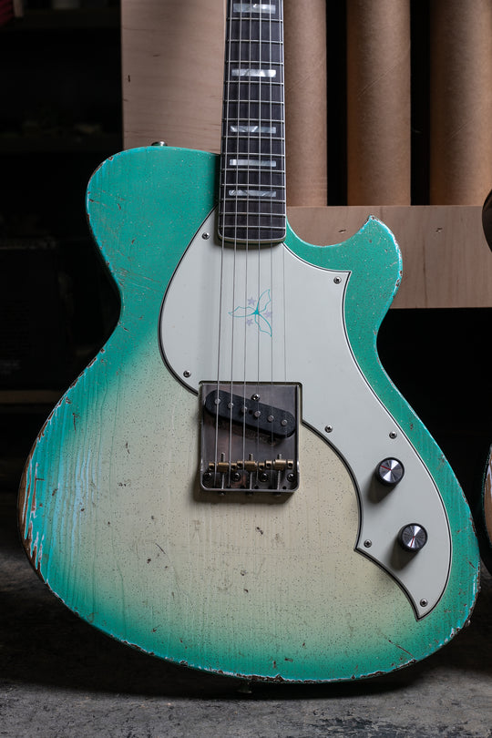 Novo Signature Solus F1 in Seafoam Silvertone Burst