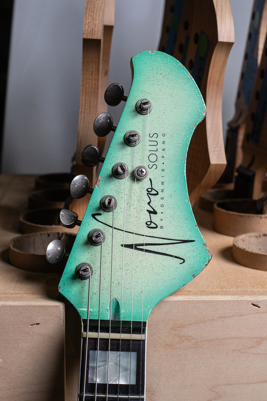 Novo Signature Solus F1 in Seafoam Silvertone Burst