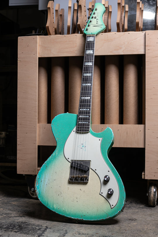 Novo Signature Solus F1 in Seafoam Silvertone Burst